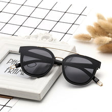 Load image into Gallery viewer, Retro Sunglasses Color Match Fashionable Sunglasses +
