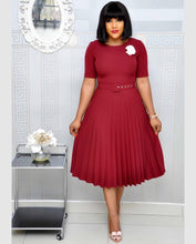 Load image into Gallery viewer, Round Neck Plus Size Mother&#39;s Dress Female Pleated Dress +
